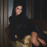 Slutty-mermaid Φωτ, Προφίλ