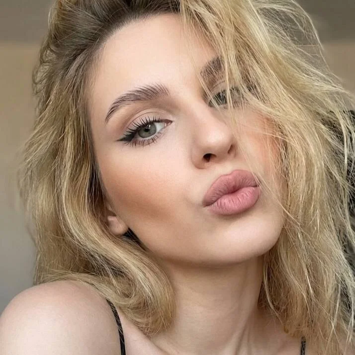 VeronicaGlow profile photo