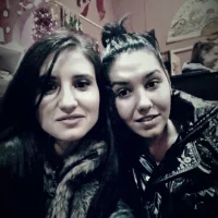 MedeaAndIrenne Φωτ, Προφίλ