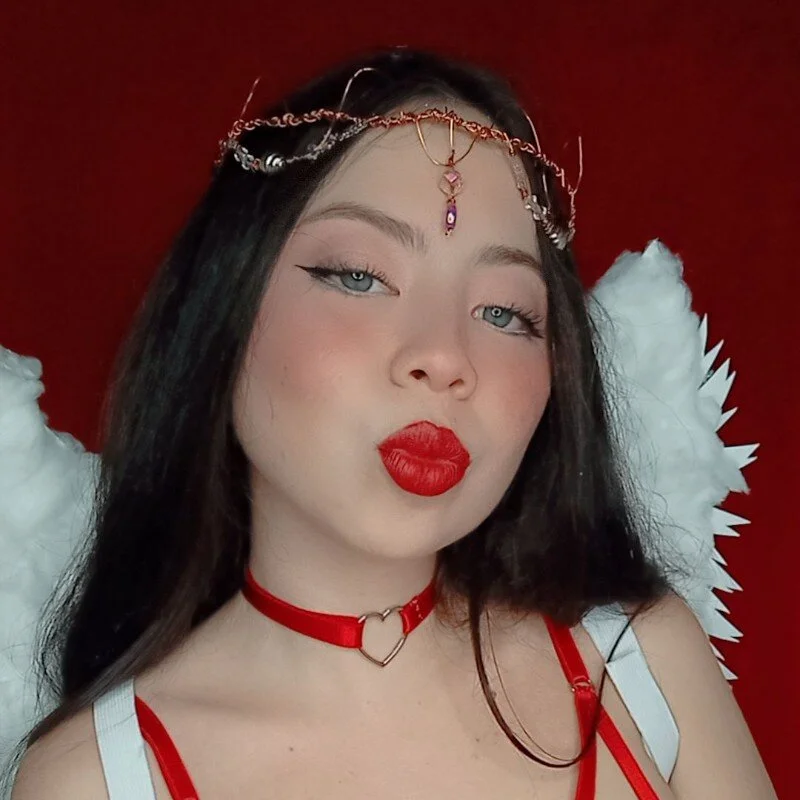 PetiteIvoryQueen19 live cam profile