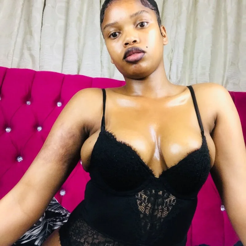 nakedivy1 profile photo
