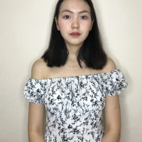 LilySimmons's Profile Pic