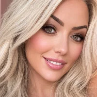 Lola_Lovexxxx Adlı Modelin Avatarı