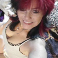 MissPixieLove76's Offline Chat Room