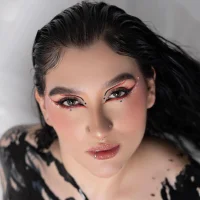 Alyshaa_'s Avatar Pic