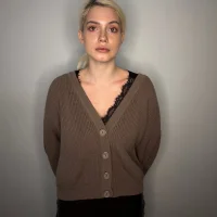 ElviaSmiler Φωτ, Προφίλ