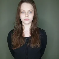 ElviaDanson Φωτ, Προφίλ