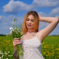 SharonRey's Avatar Pic