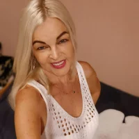 StylishAmelia54's Profile Pic