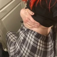 Redbabe8's Offline Chat Room