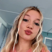 Hatgirl69's Avatar Pic