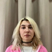 LynFrake's Profile Pic