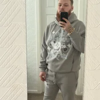 waveykay99's Avatar Pic