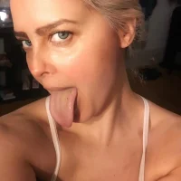 รูปโปรไฟล์ของ sacredclown