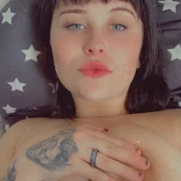 Alina_hkl Φωτ, Προφίλ