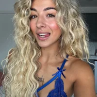 Ellaaj_x's Profile Pic