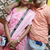 Hot-lovely-cauple's Avatar Pic