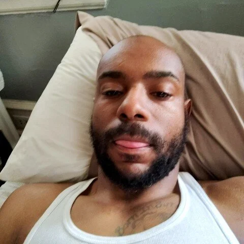 yescum77 profile photo