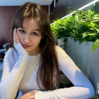 LynetGise's Profile Pic