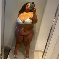 Biggdebbiecakez's Avatar Pic