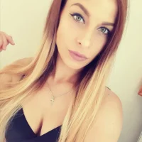 EstherCamille's Avatar Pic