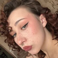 KateHorris' Avatar Pic
