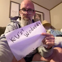 KlutzyWonder4's Avatar Pic