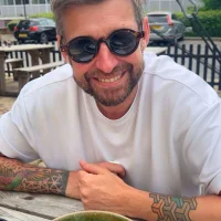 Kristenuk69's Avatar Pic