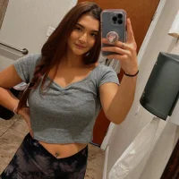 lovelyaria's Profile Pic
