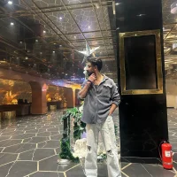 Letmeloveyouu's Offline Chat Room