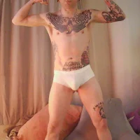 MickeyEvalong Adlı Modelin Avatarı