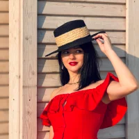 BellaRowan's Avatar Pic