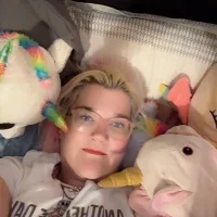 naivelyunicorn48's Profile Pic