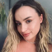 LindsieGreyy's Avatar Pic