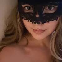 MisticWomen Φωτ, Προφίλ