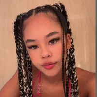 Naomi_2619's Avatar Pic