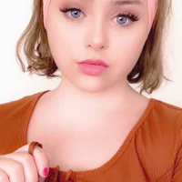 QueenChloe Φωτ, Προφίλ