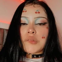 abbiecollins_js Adlı Modelin Avatarı