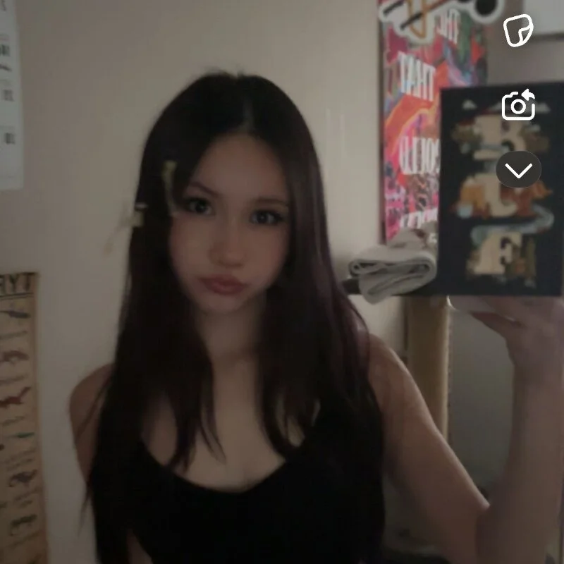 luvvivii's nudes and profile