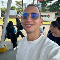 תמונת פרופיל של nick_valencia