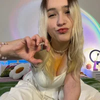 LilElfie Adlı Modelin Avatarı