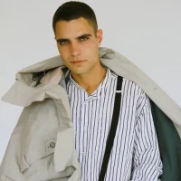 RustleSean Φωτ, Προφίλ