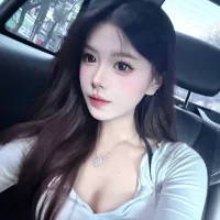 iu-uzZ Φωτ, Προφίλ