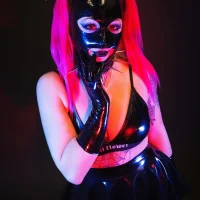 KikiSins' Avatar Pic