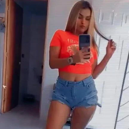 alana_gloow Stripchat profile image