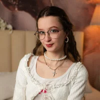 AmelieViolet Adlı Modelin Avatarı