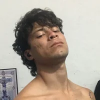 Brucewayne1_ Φωτ, Προφίλ