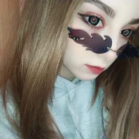Michellelovve's Profile Pic