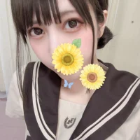 _YUAchi_ Φωτ, Προφίλ