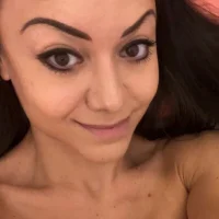 Gambar Profil Veronica_More18